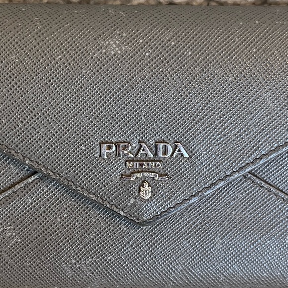 Authentic PRADA Envelope wallet in Saffiano leather - Picture 4 of 16